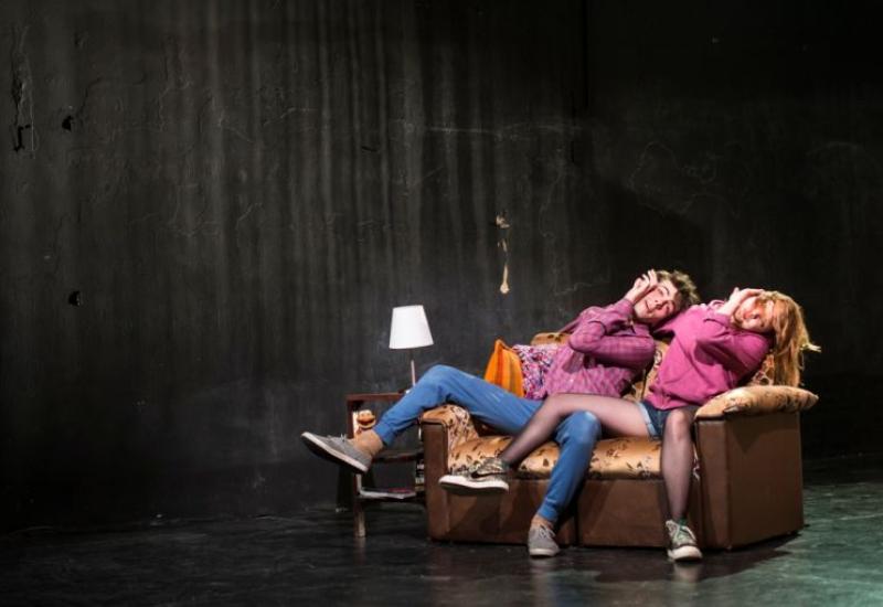 Platea abierta, Cómo si pasara un tren, Municipio de San Isidro