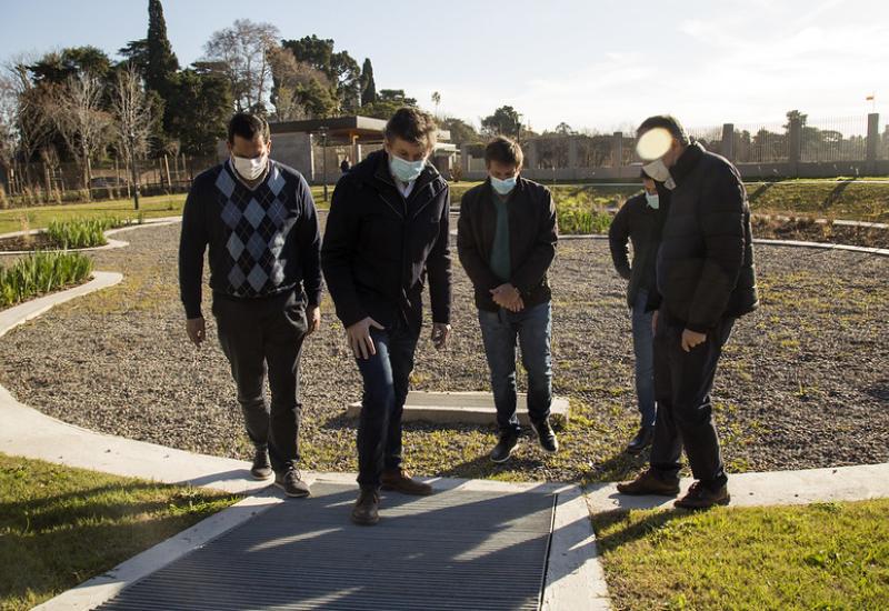 NUEVA PLAZA QUE FUNCIONA COMO RESERVORIO EN BECCAR