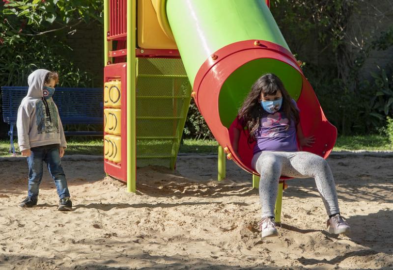 municipio de san isidro, plaza malvinas, espacio publico, boulogne, juegos, niños, niñas, chicos, diversion, chicas, entretenimiento, hamaca, tobogan, arena