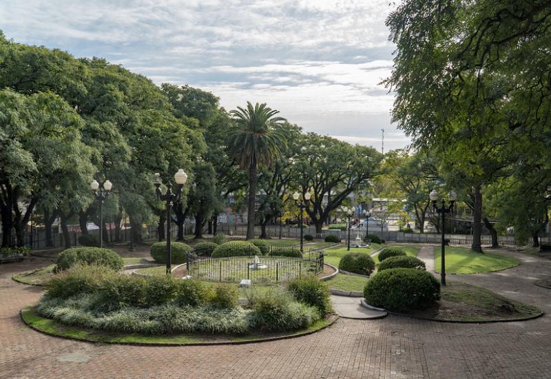 municipio de san isidro, plaza mitre, espacio publico, plaza, casco historico, arboles, arbol