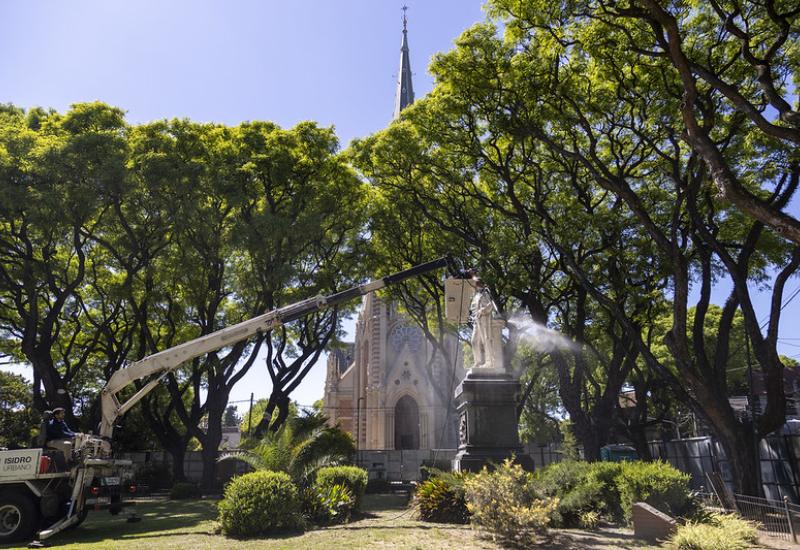 TAREAS DE RESTAURACIÓN EN LA PLAZA MITRE 