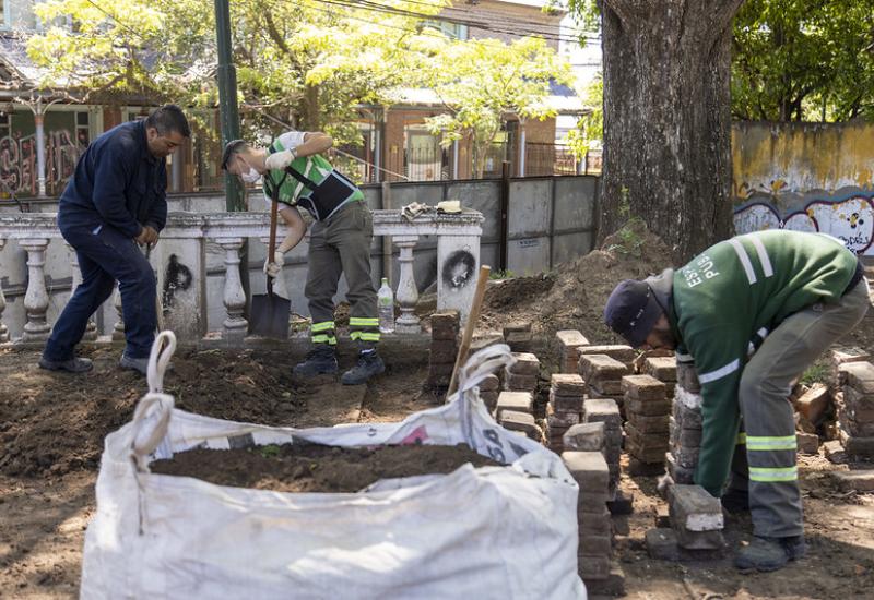 TAREAS DE RESTAURACIÓN EN LA PLAZA MITRE 