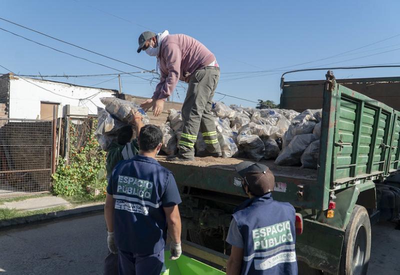 municipio de san isidro, madera, espacio publico, accion social, macarena posse, comedores, sustentable, sustentabilidad, barrios vulnerables, leña, cocina
