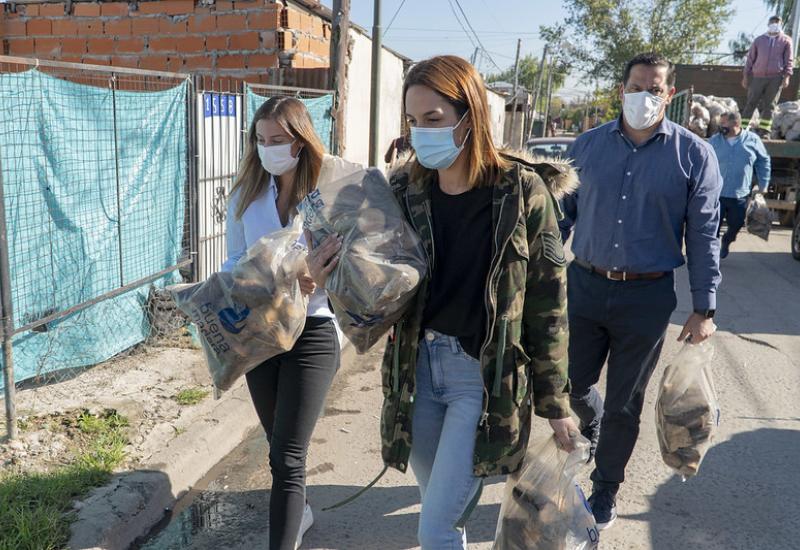 municipio de san isidro, madera, espacio publico, accion social, macarena posse, comedores, sustentable, sustentabilidad, barrios vulnerables, leña, cocina