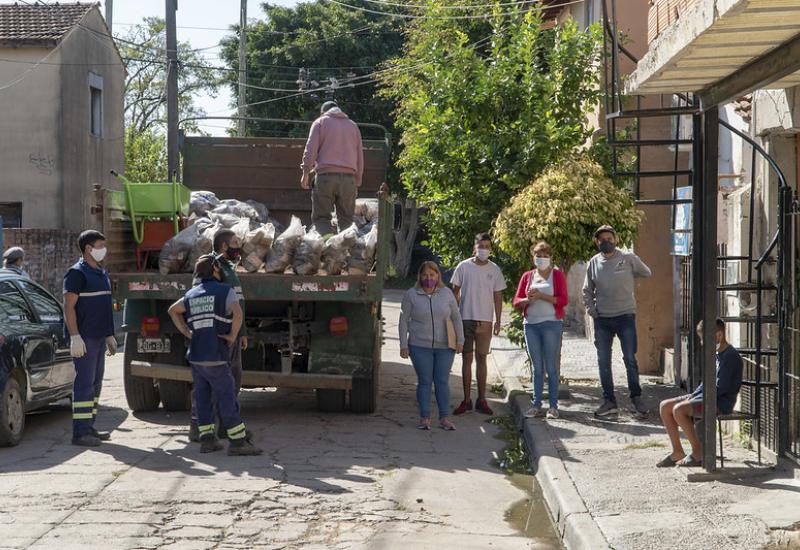 municipio de san isidro, madera, espacio publico, accion social, macarena posse, comedores, sustentable, sustentabilidad, barrios vulnerables, leña, cocina