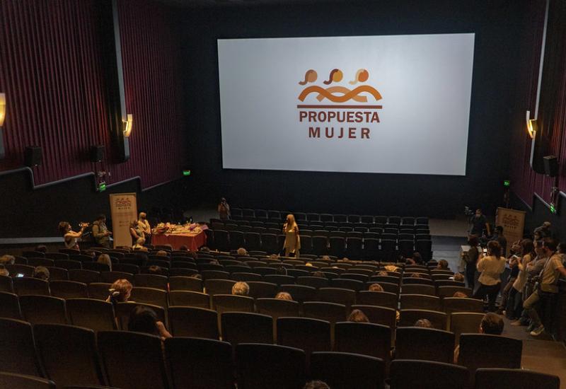 municipio de san isidro, PROPUESTA MUJER HOMENAJE