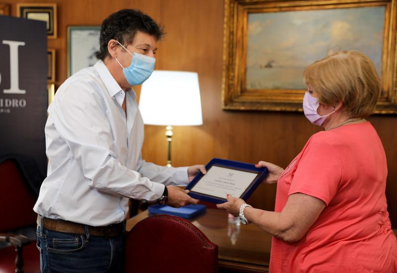 municipio de san isidro, gloria mejia, trabajadora social, reconocimiento, gustavo Posse