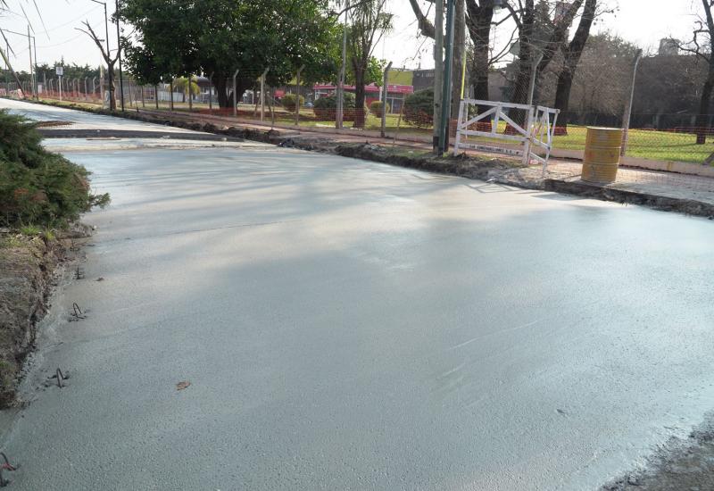MÁS PAVIMENTOS NUEVOS EN VILLA ADELINA, san isidro, obras, construccion, calles, beneficios, autos