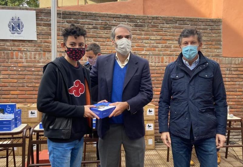 municipio de san isidro, tablet, tablets, educacion, escuela municipal, chicos, chicas, adolescentes, tecnologia, computadora, colegio, tarea