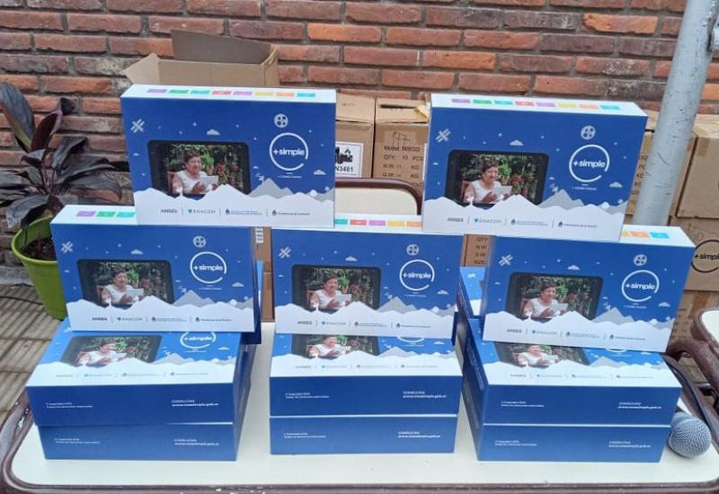 municipio de san isidro, tablet, tablets, educacion, escuela municipal, chicos, chicas, adolescentes, tecnologia, computadora, colegio, tarea