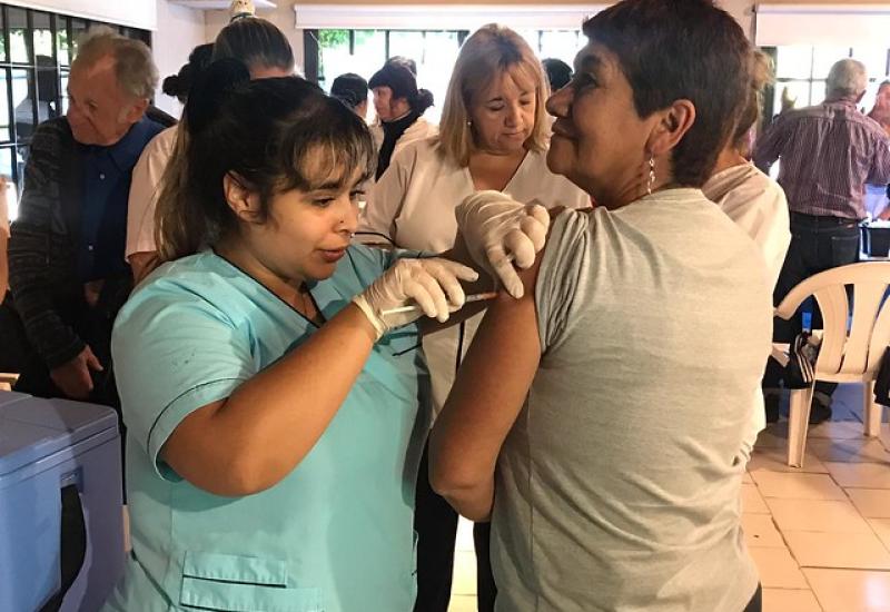 CAMPAÑA DE VACUNACIÓN EN PUERTO LIBRE, MUNICIPIO DE SAN ISIDRO