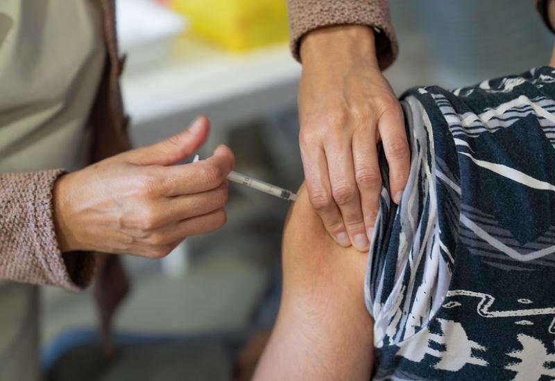 Vacunación libre mayores de 18, san isidro, salud, covid