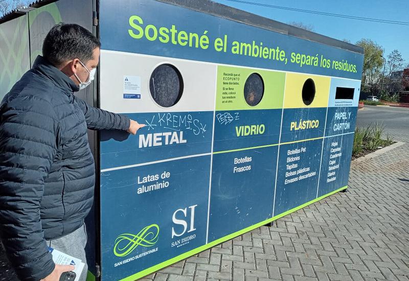 Vandalismo en San Isidro, Eco punto, romper, dañar, contenedor, amarillo, papel, medio ambiente, san isidro, vidrio, daño