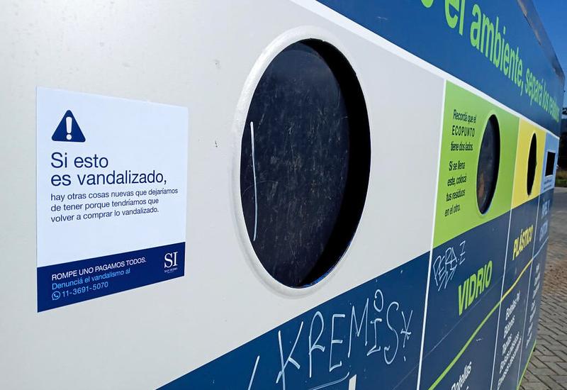 Vandalismo en San Isidro, Eco punto, romper, dañar, contenedor, amarillo, papel, medio ambiente, san isidro, vidrio, daño
