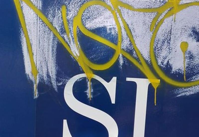 VANDALISMO EN CONTENEDORES VANDALISMO EN CONTENEDORES