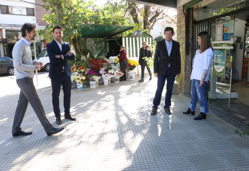 RENOVACIÓN DE VEREDAS EN CENTROS COMERCIALES DE ACASSUSO