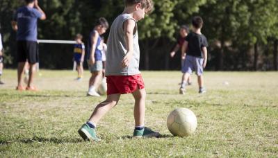 FUTBOL EN CAMPOS DE DEPORTE SAN ISIDRO