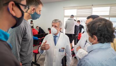 JUGADORES DE BAHÍA BASKET VISITARON EL SERVICIO DE MEDICINA DEL ESTRÉS