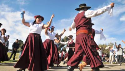 municipio de san isidro, folklore, clases, online, clase, folclore, danzas folcloricas, adultos maryores, tercera edad