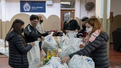 ENTREGA DE ALIMENTOS EN LA ESCUELA MALVINAS ARGENTINAS