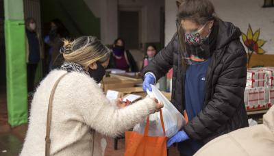  ALIMENTOS Y MATERIAL DIDÁCTICO EN ESCUELA SANTO DOMINGO SAVIO