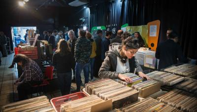 municipio de san isidro, feria, vinilo, vinilos, juventus, cultura, bajo de san isidro, musica, disco, discos, evento