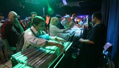 Feria de vinilos, Municipio de San Isidro