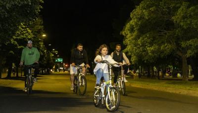 Paseo de bicicletas nocturno
