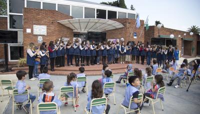 JARDÍN DE INFANTES MUNICIPAL Nº 5 DE MARTÍNEZ JARDÍN DE INFANTES MUNICIPAL Nº 5 DE MARTÍNEZ