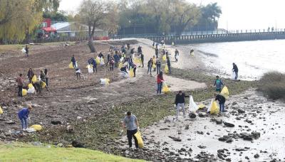 JORNADA DE LIMPIEZA EN LA COSTA DE SAN ISIDRO