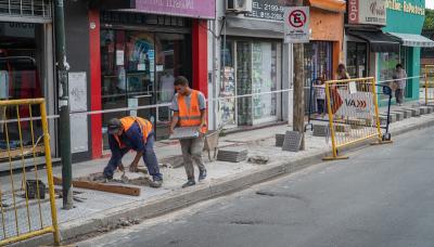 NUEVAS VEREDAS EN EL CENTRO COMERCIAL DE VILLA ADELINA