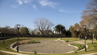 NUEVA PLAZA QUE FUNCIONA COMO RESERVORIO EN BECCAR