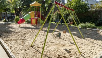 JUEGOS PLAZA MALVINAS BOULOGNE municipio de san isidro, plaza malvinas, espacio publico, boulogne, juegos, niños, niñas, chicos, diversion, chicas, entretenimiento, hamaca, tobogan, arena