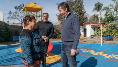 PLAZA MALVINAS DE BOULOGNE POSSE SAN ISIDRO municipio de san isidro, plaza malvinas, espacio publico, boulogne, gustavo posse, juegos, niños, niñas, chicos, diversion, chicas, entretenimiento, hamaca, tobogan, arena