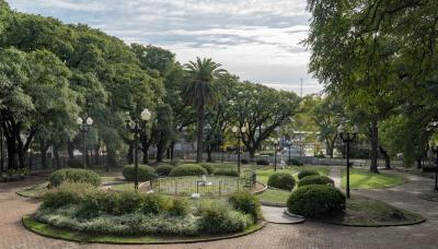 municipio de san isidro, plaza mitre, espacio publico, plaza, casco historico, arboles, arbol